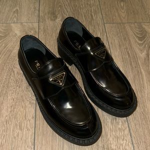 Prada Patent Leather Loafers Black sz 36(6)